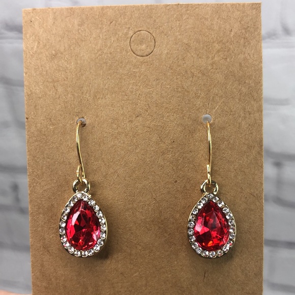 5/$25 Victorian chic gold tone red tear drop sparkly dangle statement earrings - Picture 3 of 9
